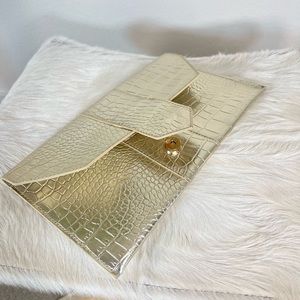 Winters gold clutch